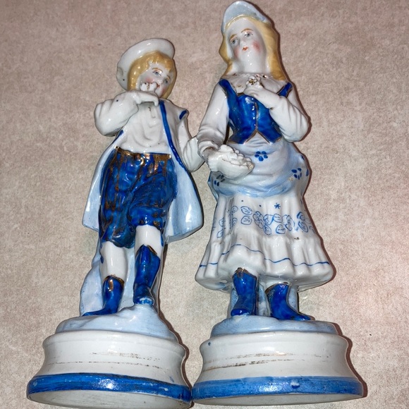 Blue and White brother and sister figurines - Picture 1 of 6